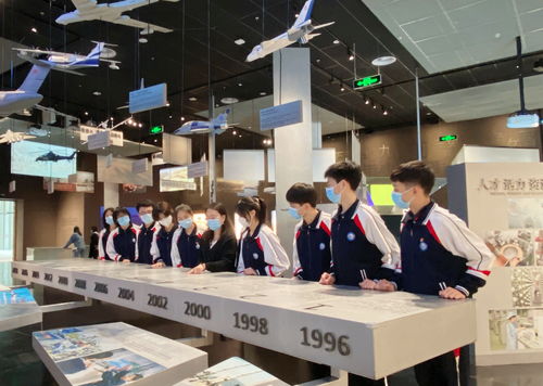 堅定文化自信，弘揚中華優秀傳統文化——珠海理工中職英語課題組師生赴珠海市博物館參觀學習